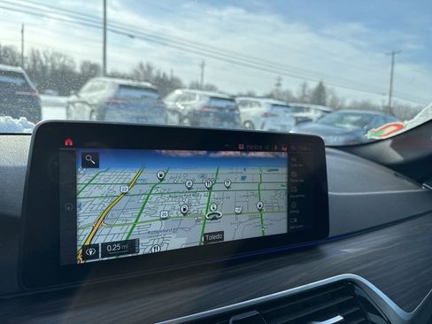 Used 2023 BMW 530e xDrive w/ Premium Package image 16