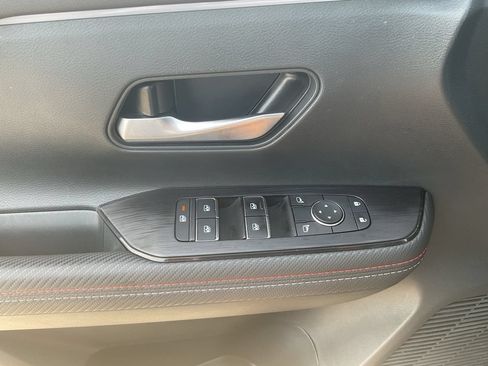 Used 2026 Nissan Kicks SR FWD image 23