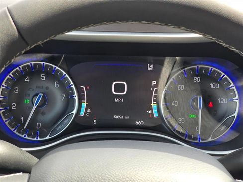 Used 2025 Chrysler Pacifica Select FWD image 7