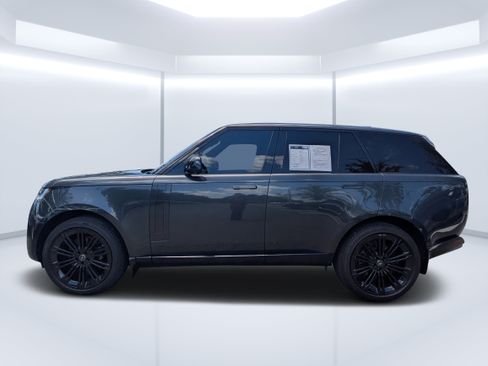 Used 2025 Land Rover Range Rover SE AWD/4WD image 6