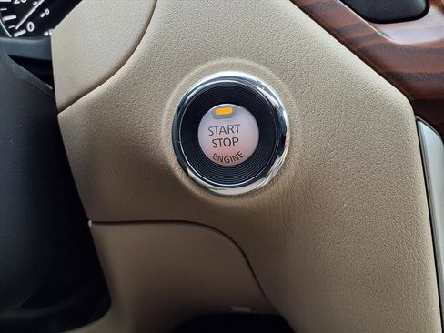 Used 2018 Nissan Pathfinder Platinum image 11