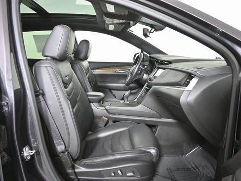 Used 2018 Cadillac XT5 Platinum w/ Driver Assist Package image 13