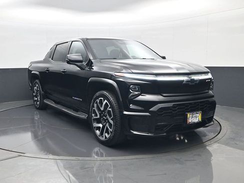 Certified 2025 Chevrolet Silverado EV RST AWD/4WD image 3
