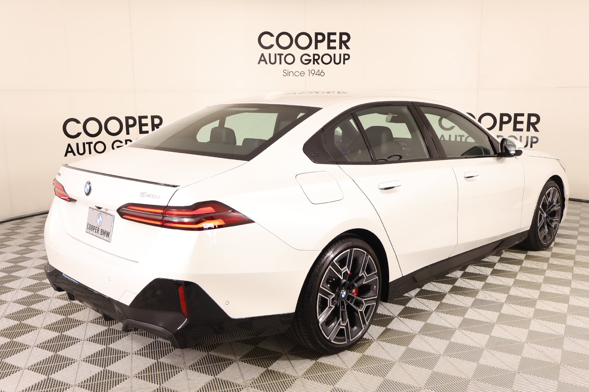 Used 2026 BMW 540i xDrive w/ M Sport Package AWD/4WD image 22