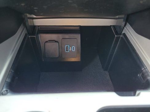 Used 2022 Ford Explorer XLT RWD image 18