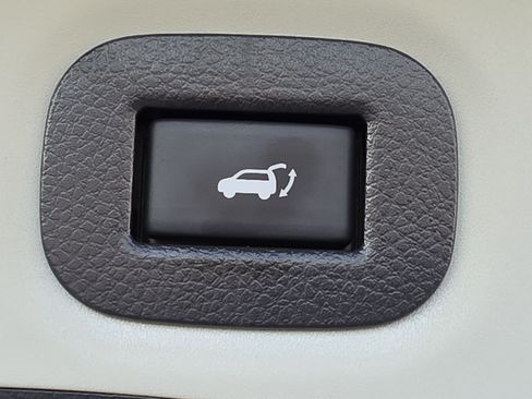 Used 2020 Nissan Rogue SV AWD/4WD image 11