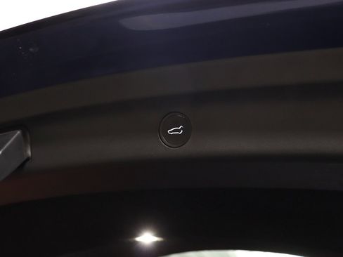 Used 2022 Tesla Model Y Long Range AWD/4WD image 13