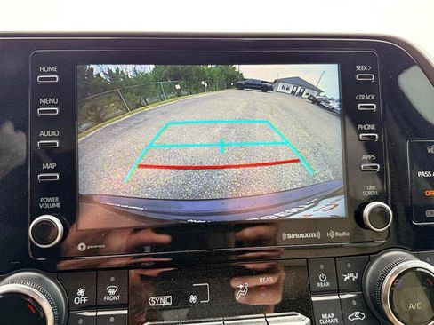 Used 2022 Toyota Highlander XLE image 40