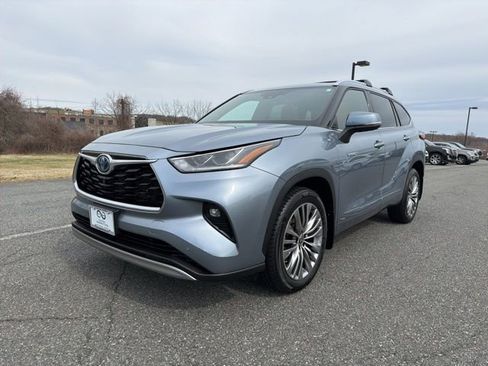 Used 2021 Toyota Highlander Platinum image 4
