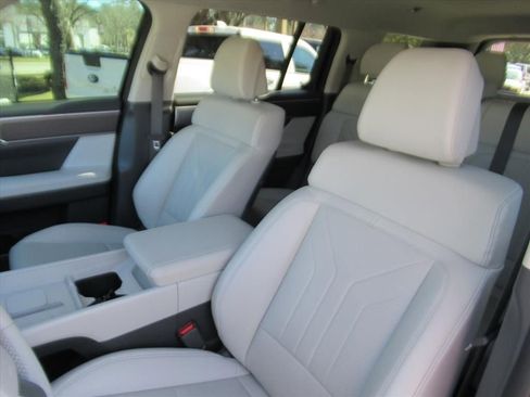 Used 2025 Hyundai Santa Fe SEL image 16