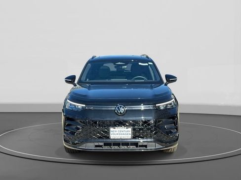 New 2026 Volkswagen Tiguan SE R-Line FWD image 2