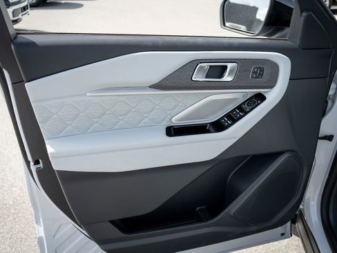 New 2026 Ford Explorer Platinum image 27