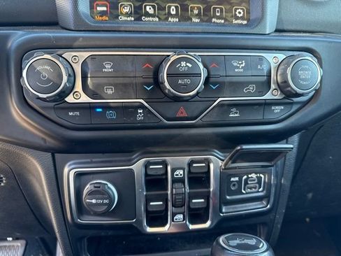 Used 2021 Jeep Wrangler Unlimited Sahara AWD/4WD image 12