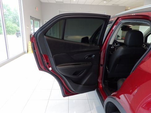 Used 2022 Buick Encore Preferred w/ Safety Package AWD/4WD image 17