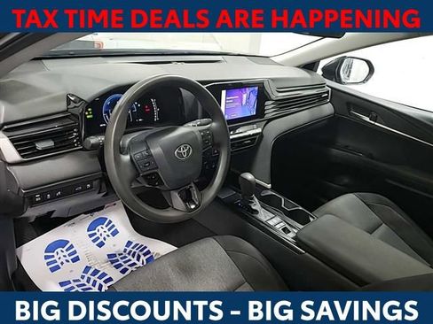Used 2025 Toyota Camry LE image 12