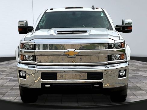 Used 2019 Chevrolet Silverado 2500 LT w/ LT Convenience Package AWD/4WD image 2