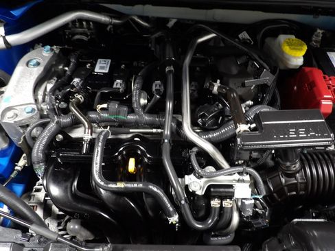 Used 2023 Nissan Sentra SR w/ Trunk Package FWD image 23