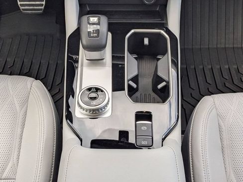 Used 2025 Mitsubishi Outlander AWD image 19