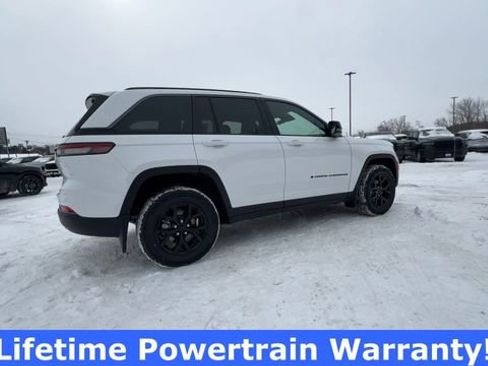 Used 2026 Jeep Grand Cherokee Altitude AWD/4WD image 8