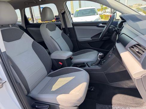 Certified 2023 Volkswagen Taos SE w/ Panoramic Sunroof Package FWD image 36