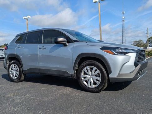 Used 2024 Toyota Corolla Cross L image 2