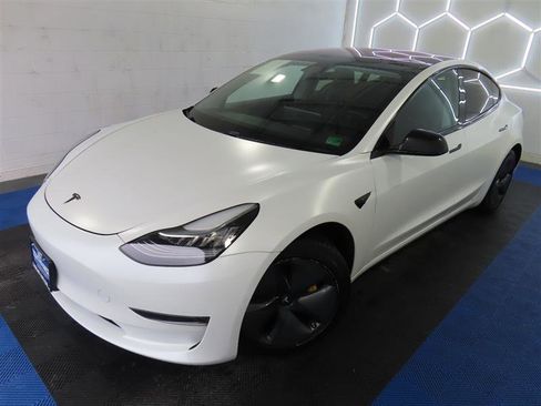 Used 2018 Tesla Model 3 Long Range RWD image 4