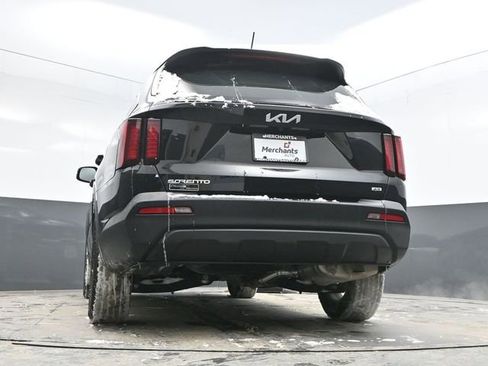 Used 2023 Kia Sorento LX image 37