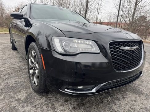 Used 2017 Chrysler 300 S w/ 300S Premium Group image 9