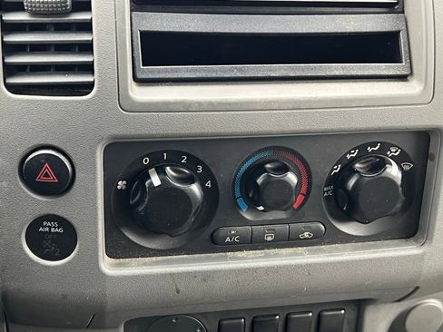 Used 2011 Nissan Frontier S image 12