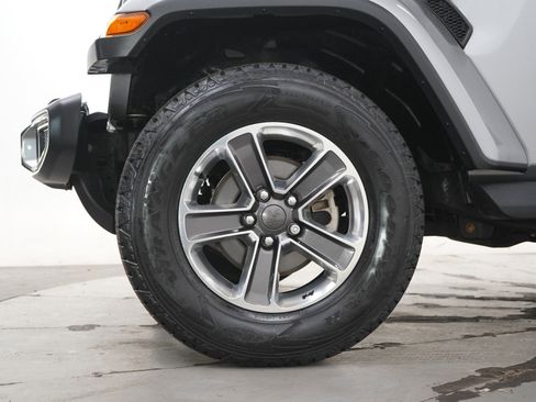 Used 2020 Jeep Wrangler Unlimited Sahara w/ Dual Top Group AWD/4WD image 30