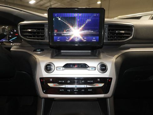 Used 2021 Ford Explorer XLT w/ Equipment Group 202A image 17