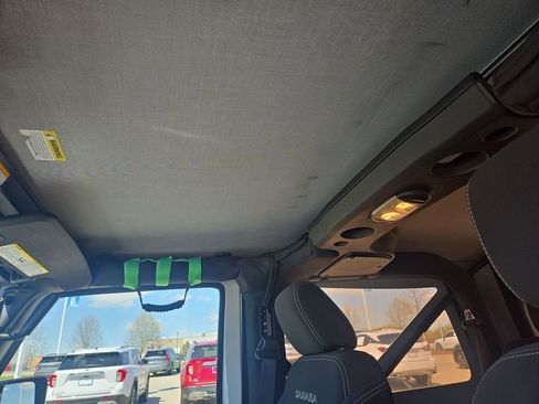 Used 2017 Jeep Wrangler Sahara w/ Connectivity Group image 29