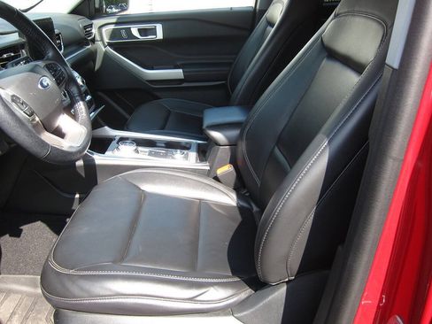 Used 2021 Ford Explorer XLT w/ Equipment Group 202A AWD/4WD image 9