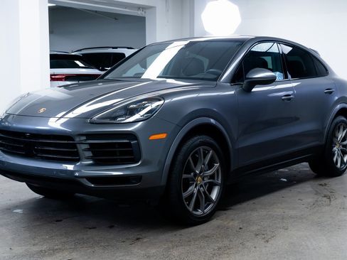 Used 2022 Porsche Cayenne Coupe image 3