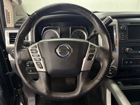 Used 2019 Nissan Titan PRO-4X w/ Pro-4x Convenience Package image 18