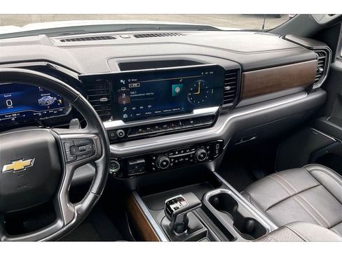 Used 2024 Chevrolet Silverado 1500 High Country w/ High Country Premium Package AWD/4WD image 7