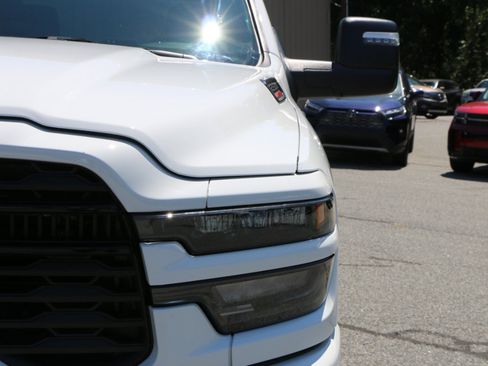 Used 2025 RAM 2500 Big Horn AWD/4WD image 13
