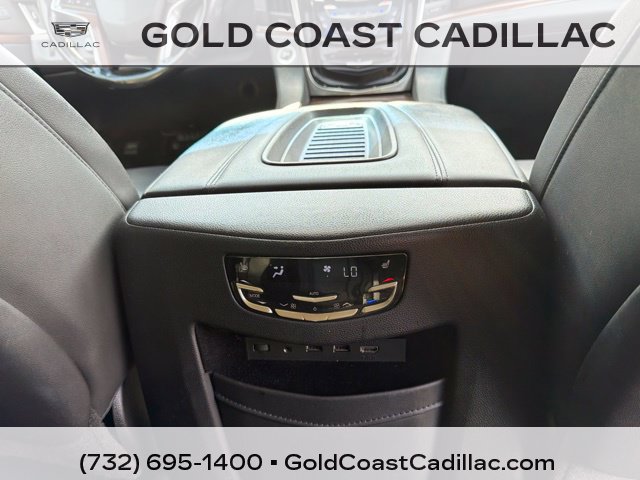 Used 2018 Cadillac Escalade Luxury AWD/4WD image 9