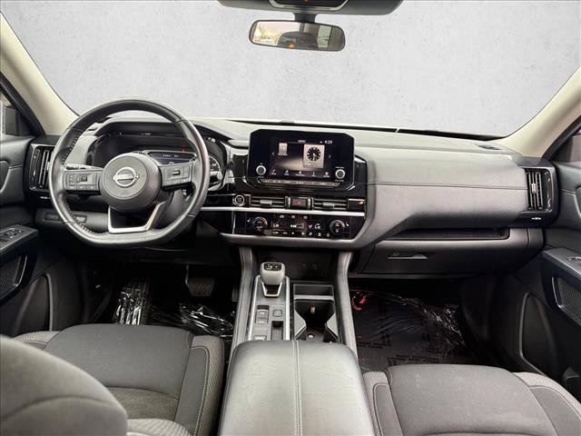 Used 2024 Nissan Pathfinder SV FWD image 15
