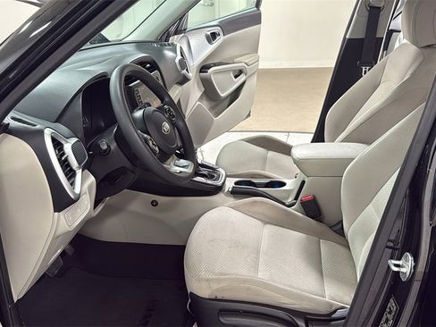 Used 2020 Kia Soul LX image 12