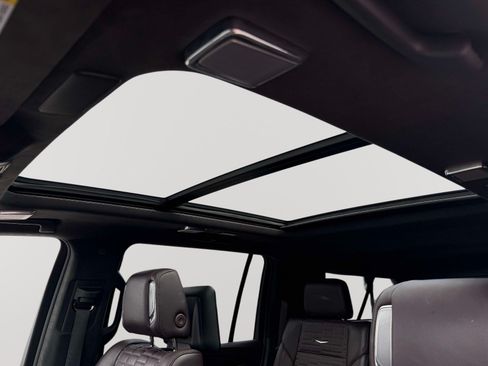 Certified 2022 Cadillac Escalade ESV Premium Luxury Platinum w/ LPO, Radiant Package AWD/4WD image 21