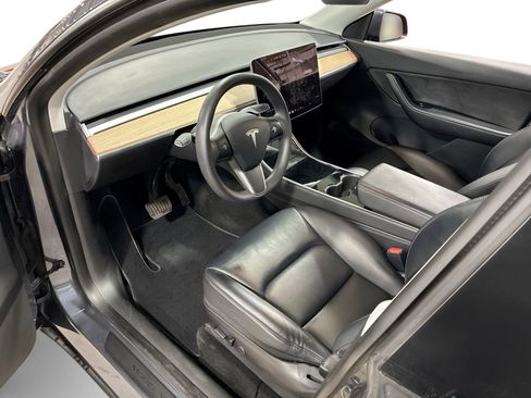 Certified 2021 Tesla Model Y Long Range AWD/4WD image 9
