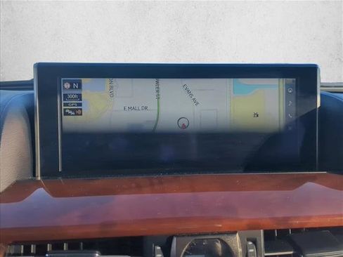 Used 2021 Lexus LX 570 4WD w/ 3rd Row & Luxury Pkg image 16