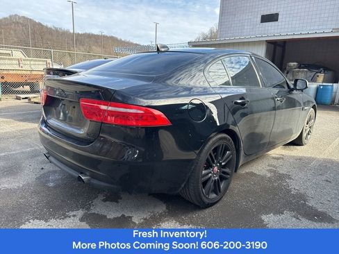 Used 2019 Jaguar XE Premium image 4