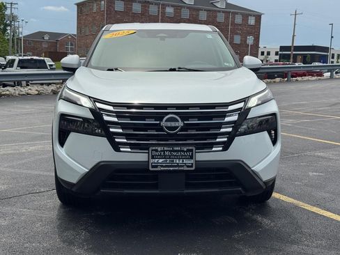 Used 2025 Nissan Rogue SV AWD/4WD image 10
