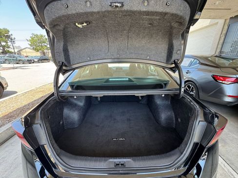 Used 2025 Nissan Altima 2.5 SV FWD image 32