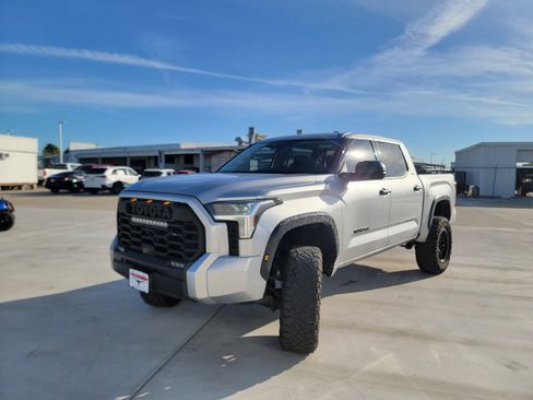 Used 2022 Toyota Tundra SR5 image 3