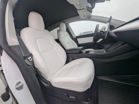 Used 2021 Tesla Model Y Long Range image 19