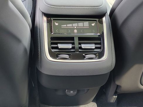 New 2026 Volvo XC90 B6 Plus w/ Protection Package Premier image 36