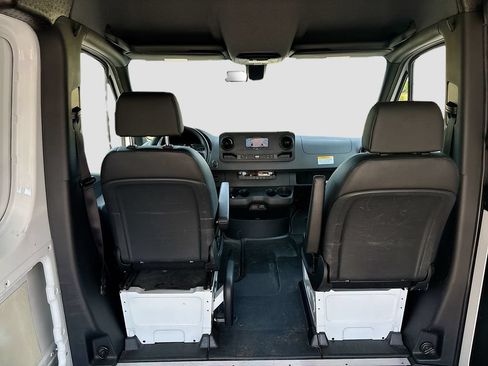 Used 2024 Mercedes-Benz Sprinter 2500 image 14